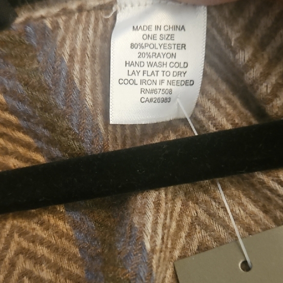 Crown Vintage Chevron Patterned Poncho. One Size Fits MOST. NWT - Picture 5 of 6